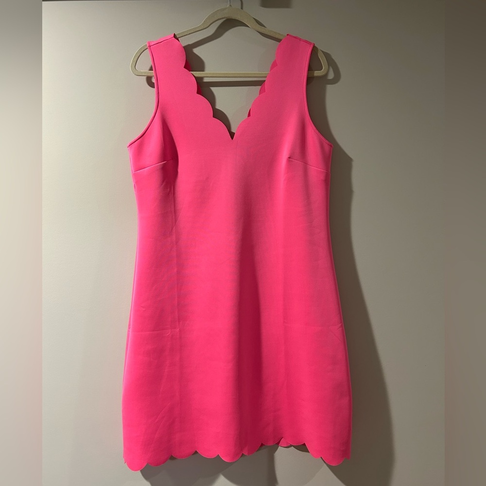 NWOT Lilly Pulitzer MIKAYLA SCALLOP HEM V-NECK SHI